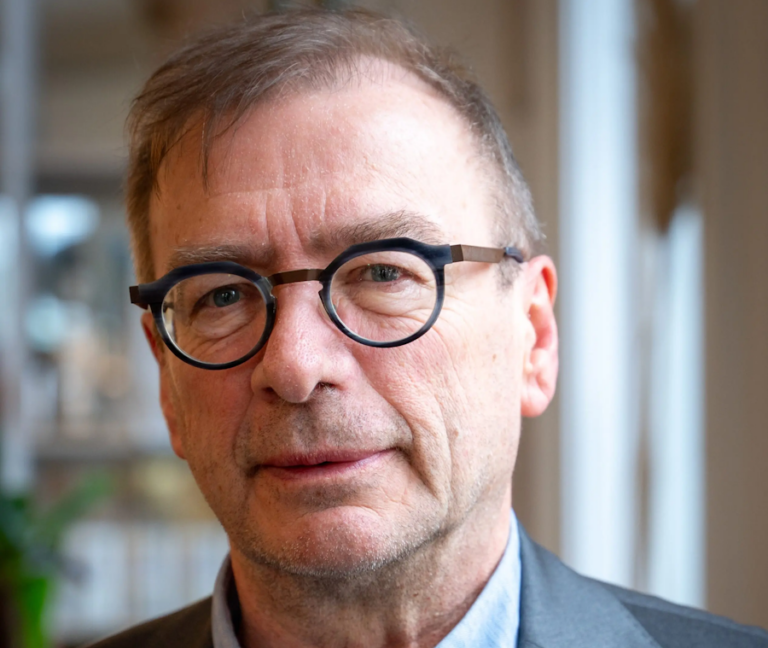 27 oktober: Van links naar rechts in Oost-Duitsland: Boekvoorstelling met Dirk Rochtus